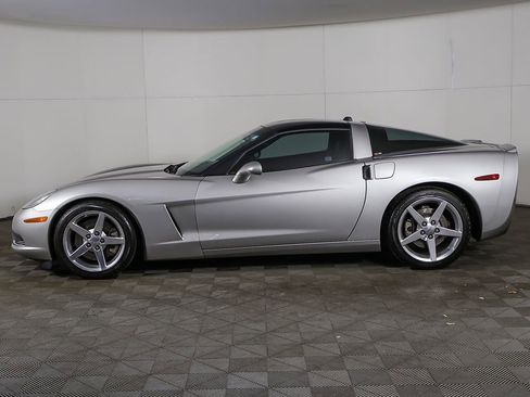 Used 2005 Chevrolet Corvette Coupe w/ Preferred Equipment Group RWD image 14