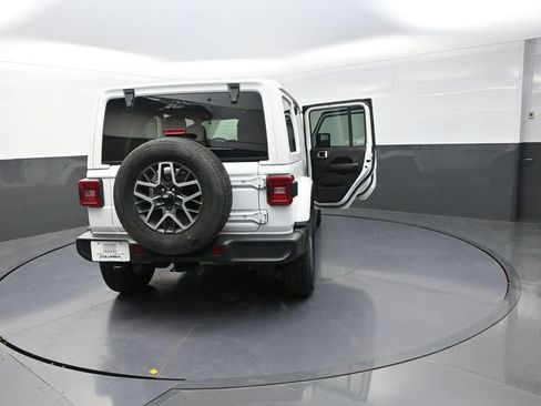 Used 2024 Jeep Wrangler Unlimited Sahara AWD/4WD image 34