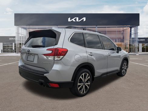Used 2019 Subaru Forester Limited image 4