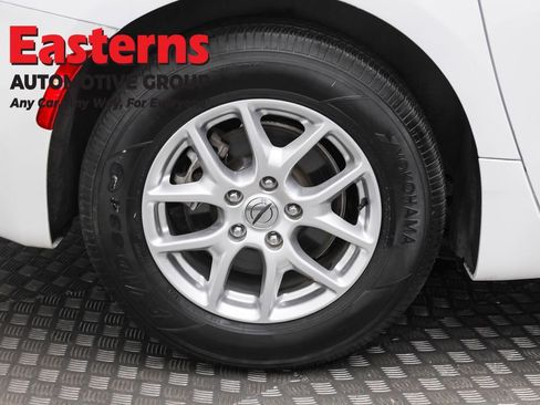 Used 2022 Chrysler Voyager LX image 28