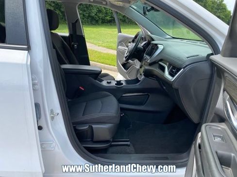 Used 2024 GMC Terrain SLE AWD/4WD image 17