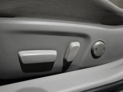 Used 2012 Toyota Camry LE image 12