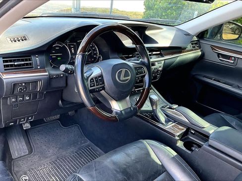 Used 2016 Lexus ES 300h image 18