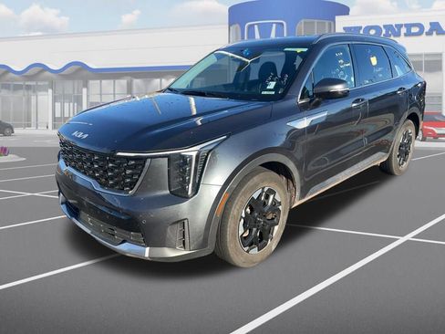 Used 2024 Kia Sorento S image 1