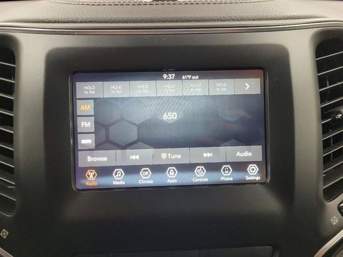 Used 2019 Jeep Cherokee Latitude Plus w/ Comfort/Convenience Group AWD/4WD image 25