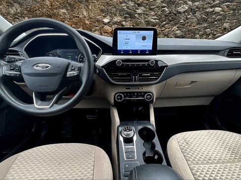 Used 2021 Ford Escape SE image 15