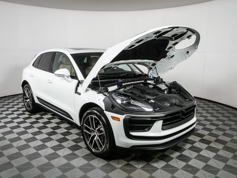 New 2026 Porsche Macan image 37
