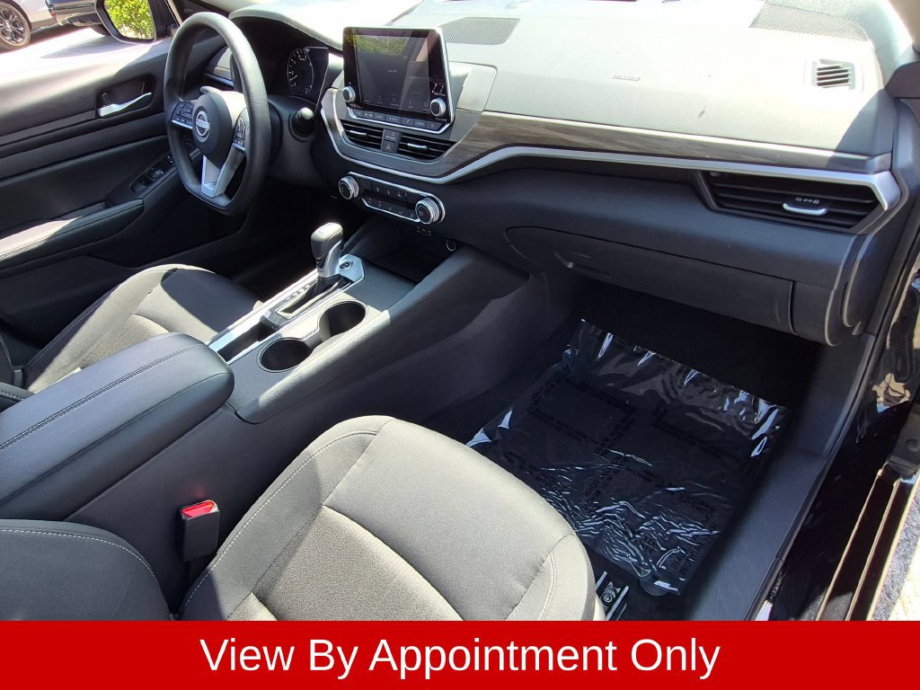 Used 2025 Nissan Altima 2.5 SV FWD image 32