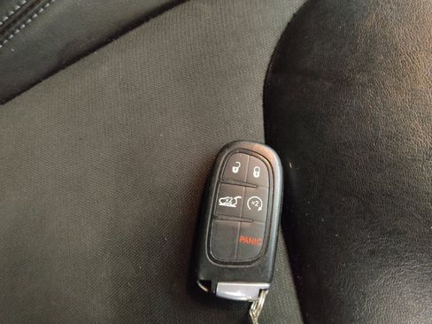 Used 2019 Jeep Cherokee Latitude Plus w/ Comfort/Convenience Group image 32