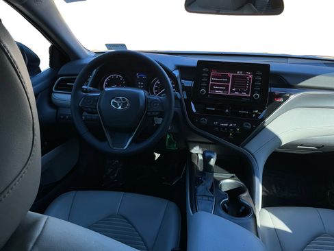 Used 2023 Toyota Camry SE FWD image 12
