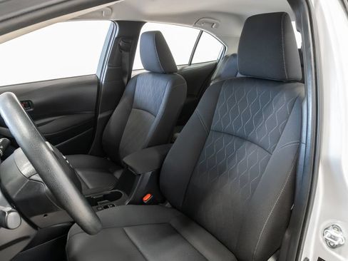 Used 2025 Toyota Corolla LE FWD image 9