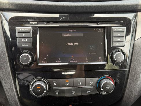 Used 2020 Nissan Rogue Sport S image 17