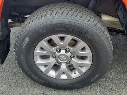 Used 2017 Toyota Tacoma SR5 w/ Tow Package RWD image 10