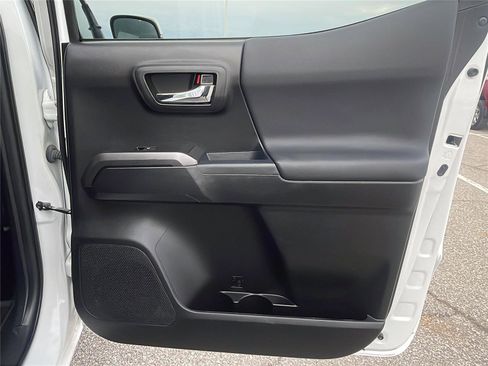 Used 2021 Toyota Tacoma TRD Off-Road image 15