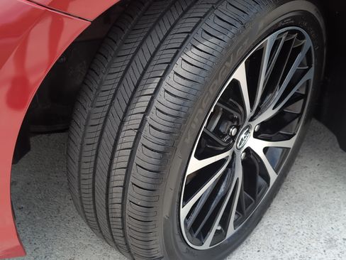 Used 2019 Toyota Camry SE FWD image 12