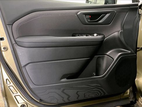 Used 2025 Subaru Forester Premium image 22