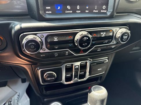 Used 2023 Jeep Wrangler Unlimited Sahara AWD/4WD image 17