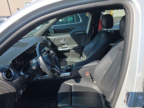 Used 2020 Mercedes-Benz GLB 250 4MATIC w/ Premium Package image 7