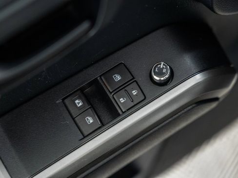 Used 2017 Toyota Tacoma SR5 image 37