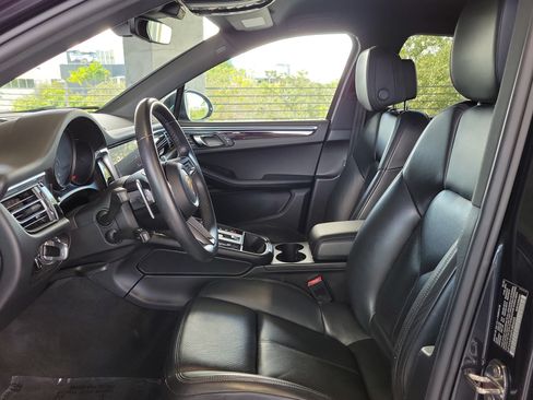 Used 2023 Porsche Macan Turbo AWD/4WD image 18