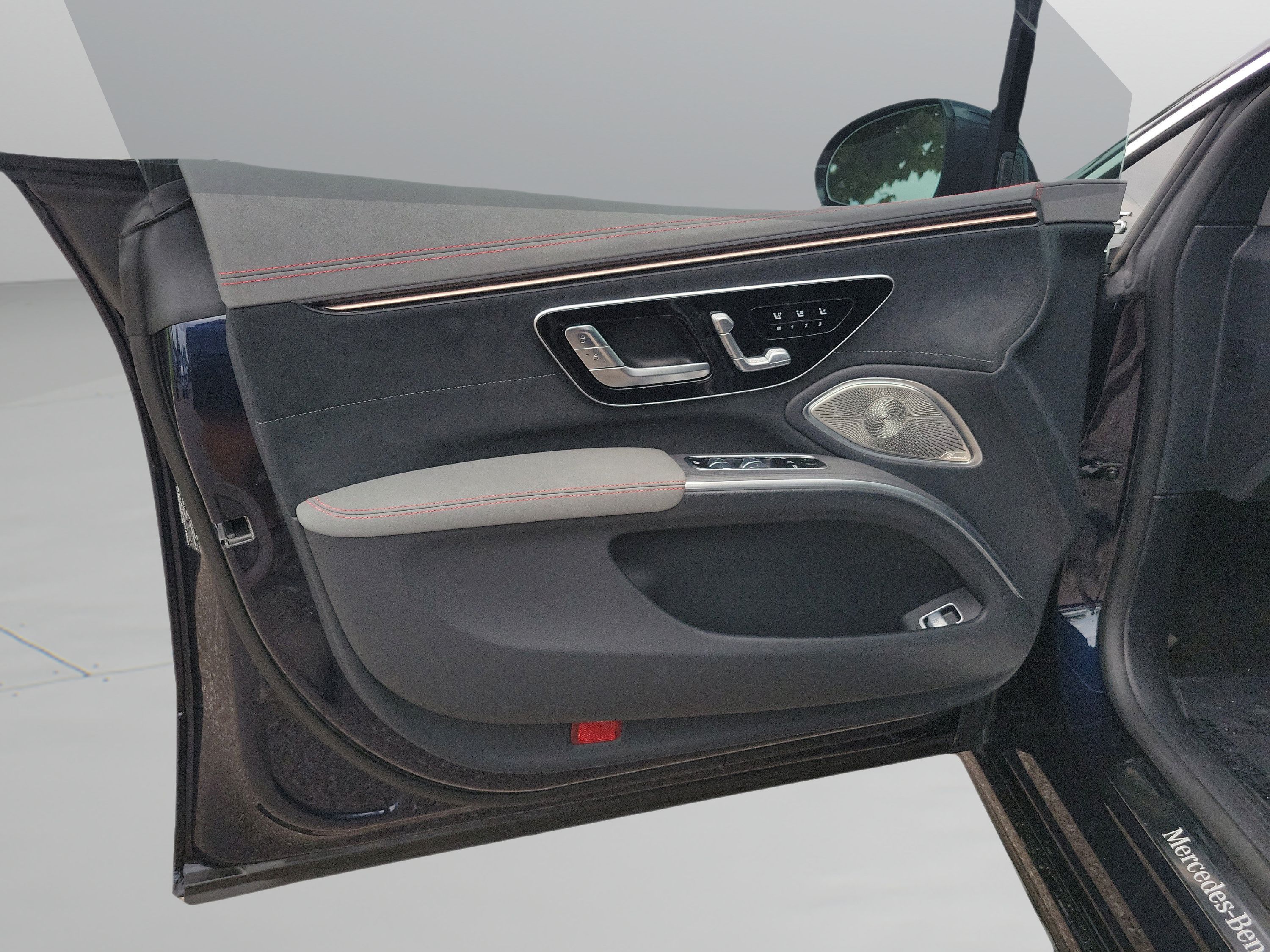 Certified 2024 Mercedes-Benz EQS 580 4MATIC Sedan image 16