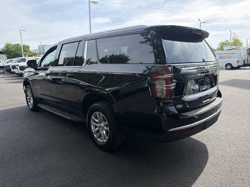Used 2024 Chevrolet Suburban LT AWD/4WD image 8