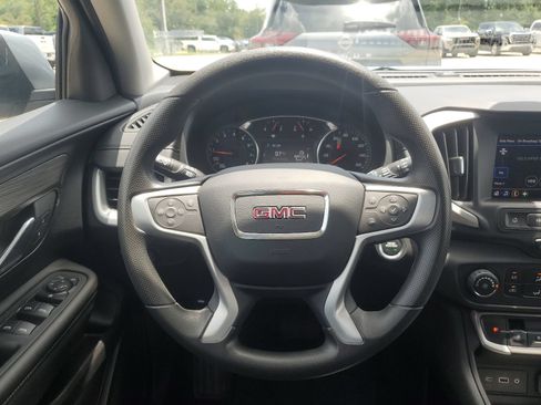 Used 2024 GMC Terrain SLE FWD image 11
