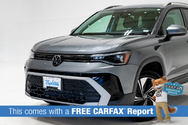 Used 2025 Volkswagen Taos SE AWD/4WD image 2