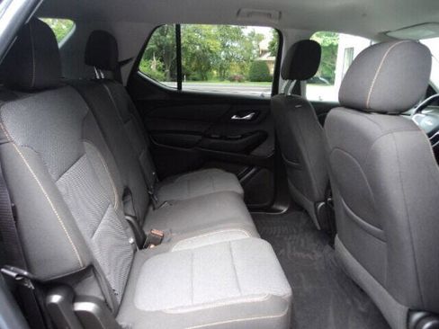 Used 2020 Chevrolet Traverse LT image 10