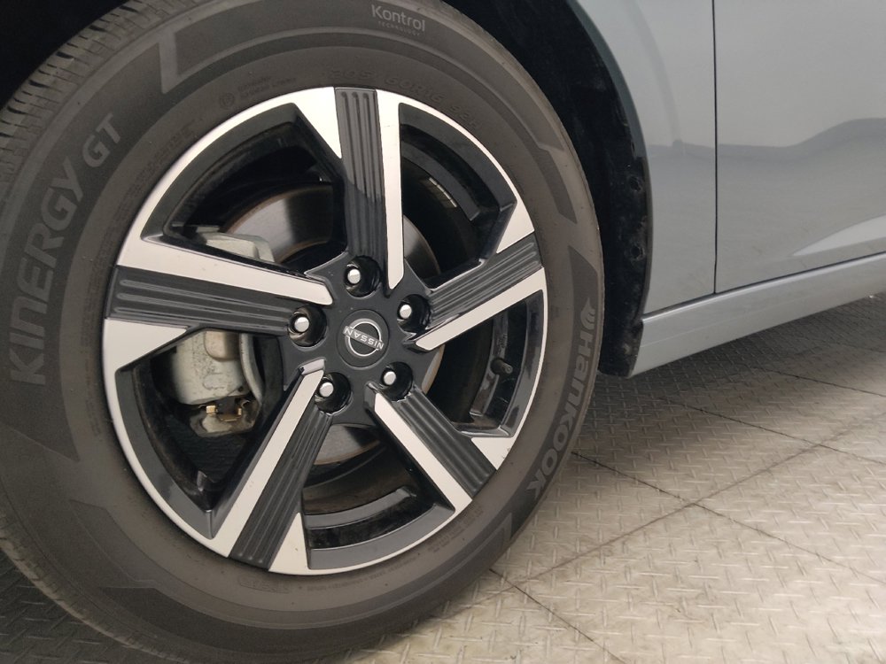 Used 2025 Nissan Sentra SV FWD image 31