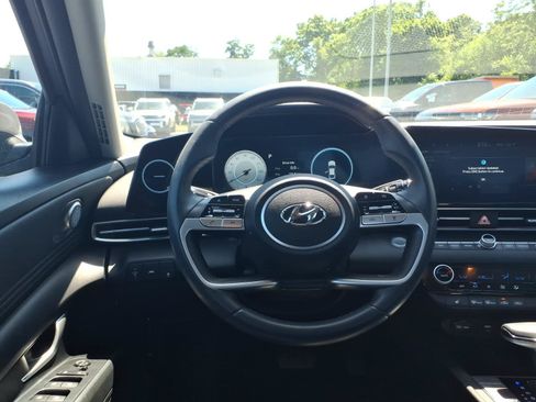 Certified 2023 Hyundai Elantra Limited FWD image 19
