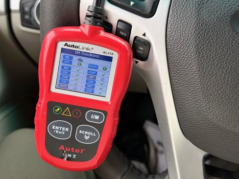 Used 2015 Ford Explorer XLT image 45