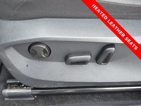 Used 2024 Volkswagen Tiguan SE image 14