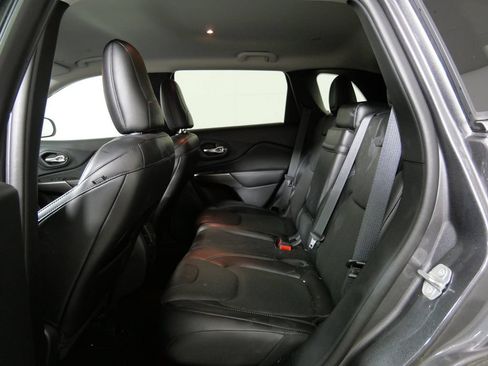 Used 2019 Jeep Cherokee Limited w/ Luxury Group AWD/4WD image 13