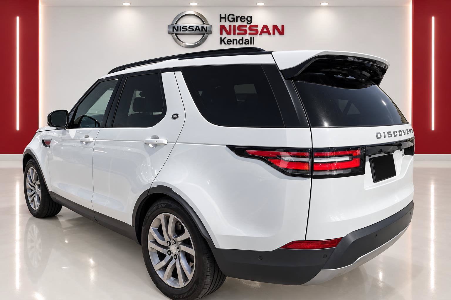 Used 2020 Land Rover Discovery HSE AWD/4WD image 2