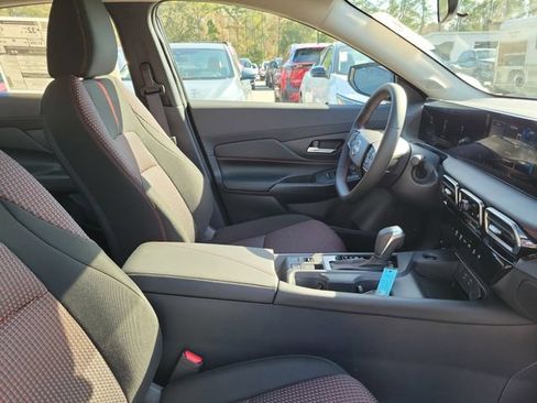 New 2026 Nissan Sentra SR w/ Floor Mat Package FWD image 31