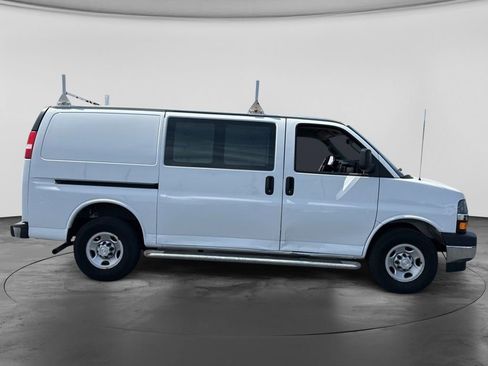 Used 2018 Chevrolet Express 2500 w/ Driver Convenience Package RWD image 3