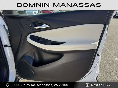 Used 2022 Buick Encore GX Essence w/ Experience Buick Package image 6