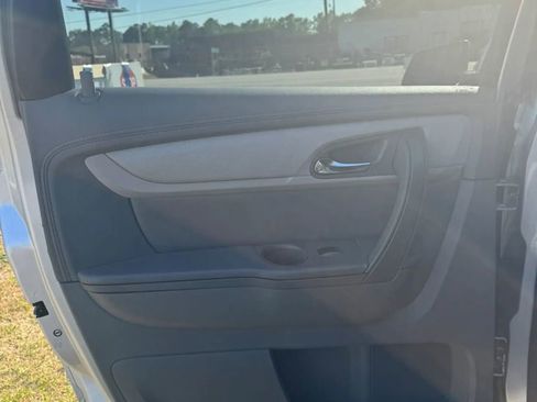 Used 2017 Chevrolet Traverse LS image 14