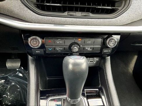 Used 2022 Jeep Compass Latitude w/ Sun and Sound Group AWD/4WD image 15
