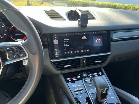 Used 2019 Porsche Cayenne image 18