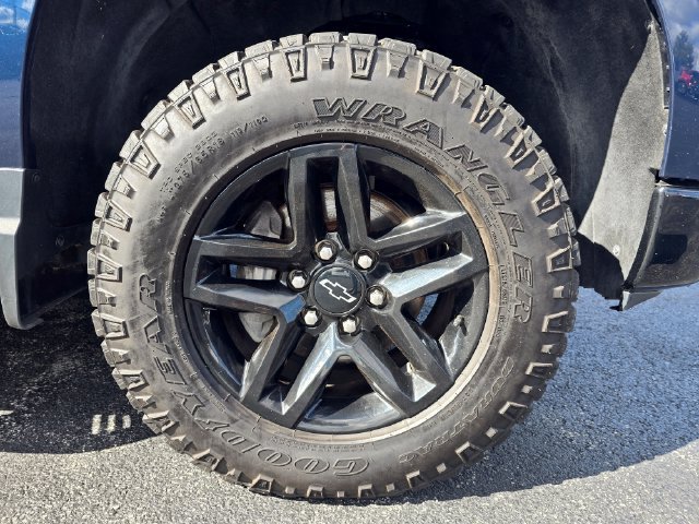 Used 2023 Chevrolet Silverado 1500 Custom Trail Boss w/ LPO, Dark Essentials Package AWD/4WD image 11