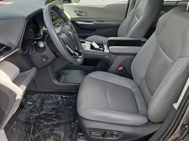 Used 2022 Toyota Sienna Limited FWD image 17