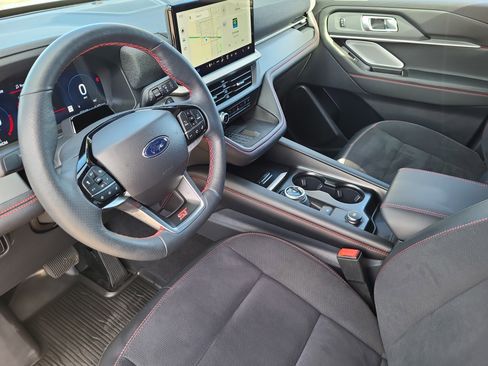 Used 2025 Ford Explorer ST image 7