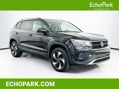 Used 2024 Volkswagen Taos SE w/ Panoramic Sunroof Package
