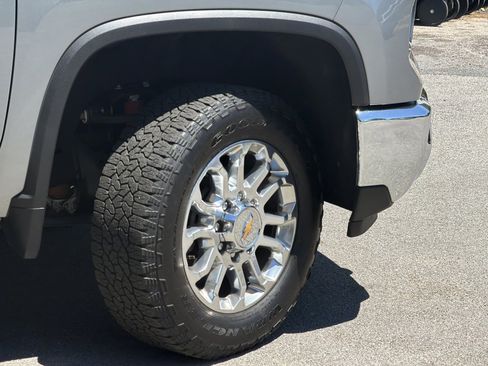 Used 2025 Chevrolet Silverado 2500 LTZ w/ LTZ Premium Package AWD/4WD image 5