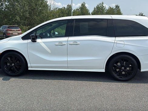 Used 2023 Honda Odyssey Sport image 12