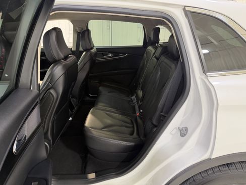 Used 2023 Lincoln Nautilus FWD w/ Premium Package image 11