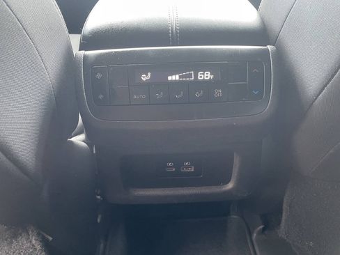 Used 2022 Nissan Pathfinder SV w/ SV Premium Package FWD image 13