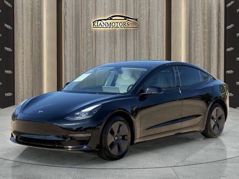 Used 2023 Tesla Model 3 Standard Range RWD image 3